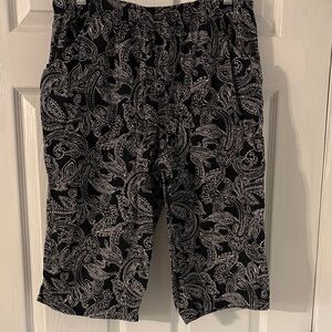 Gloria Vanderbilt Casuals Black Paisley Pull On Capri Pants PXL